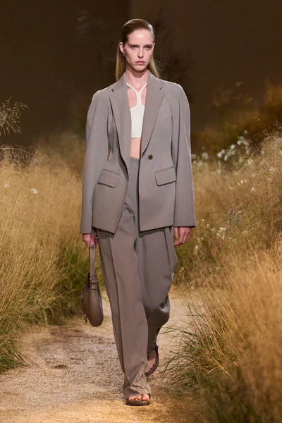 Look 28